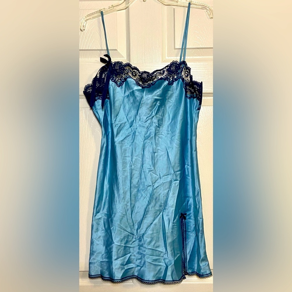 Victoria Secret Angels 2005 Satin Cami/slip. Blue satin w/ Black lace Sz Medium